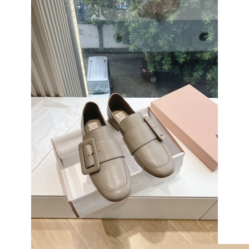 Other flat shoes